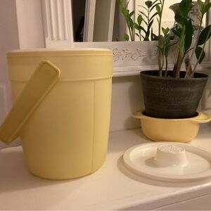 Vintage Rubbermaid 80's Ice bucket w lid